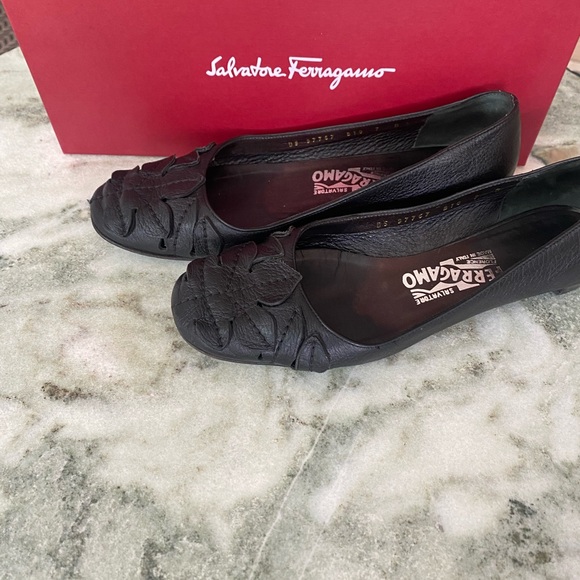 Ferragamo Flats - Picture 1 of 5